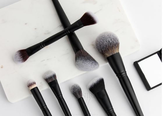 Berufsbeendetes Doppelmake-up Vonira errötet Kontur bürstet doppelten mit Seiten versehenen Leuchtmarker Bronzer bürstet mit schwarzen Griffen