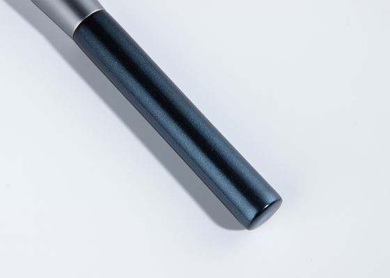 Quadratisch geformter, handgefertigter Kabuki-Puderpinsel mit Aluminiumgriff für makelloses Make-up